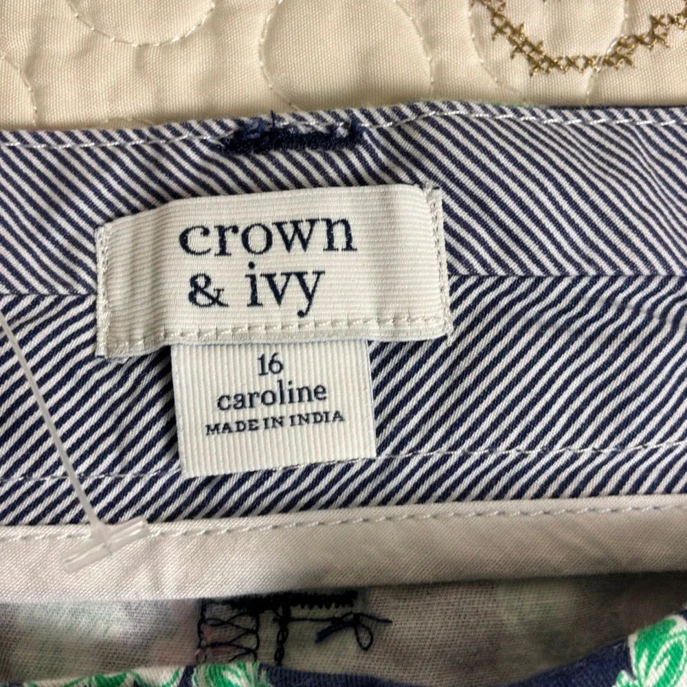 Crown & Ivy Caroline Shorts Women 16 Navy NWT Medallion